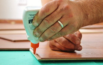 Qué es el pegamento blanco